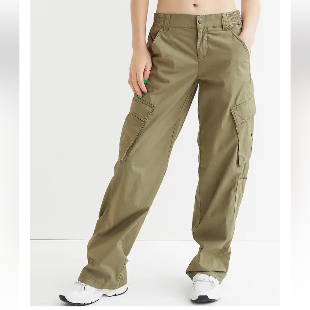 NWT H&M Green Cargo Pants - Small